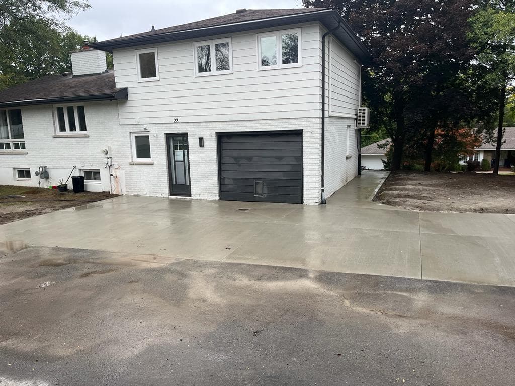Concrete retaining wall construction in London, ON